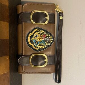 Hogwarts Alumni Trifold Wristlet/Wallet